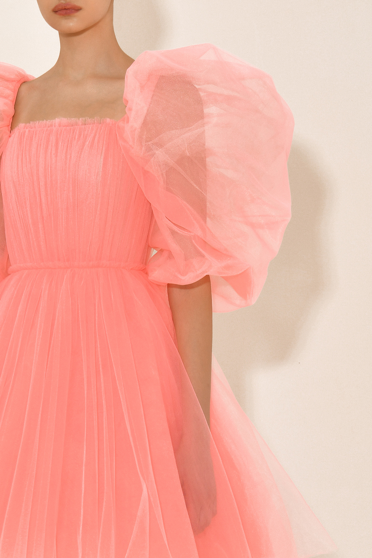 Tulle dress with puff sleeves 3