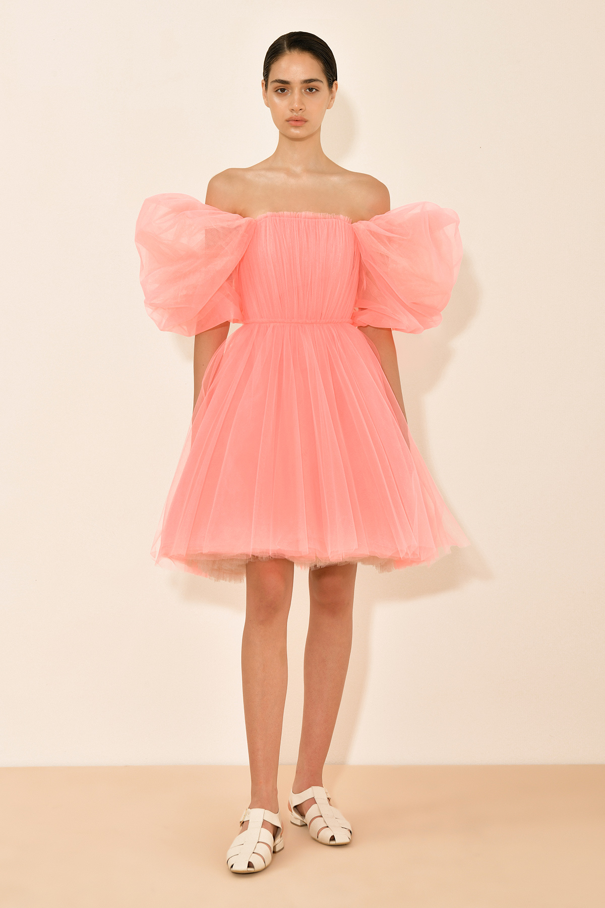 Tulle dress with puff sleeves 5