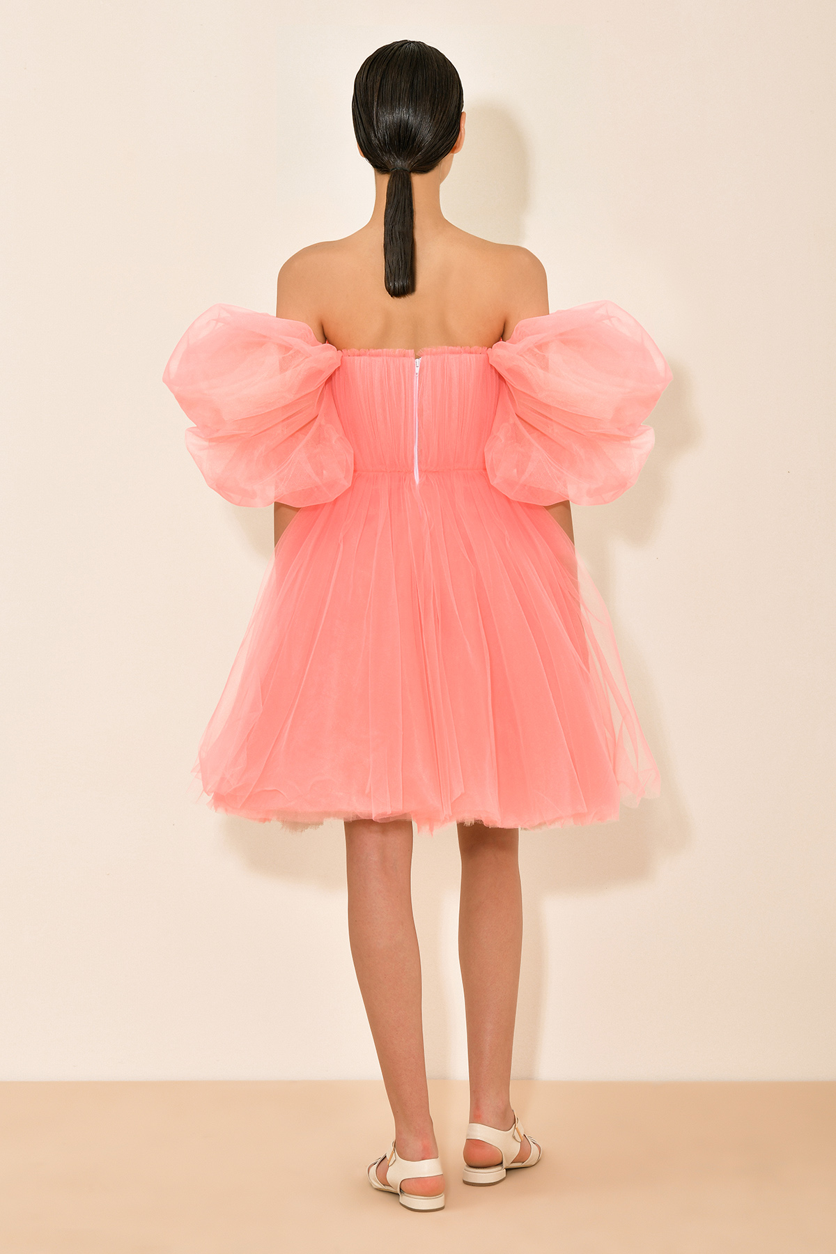 Tulle dress with puff sleeves 7