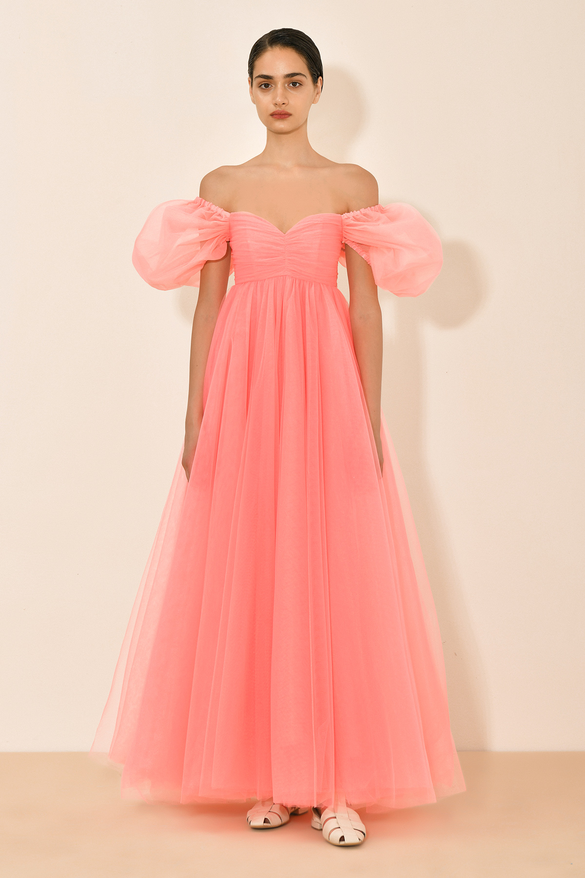 Tulle dress with falling sleeves